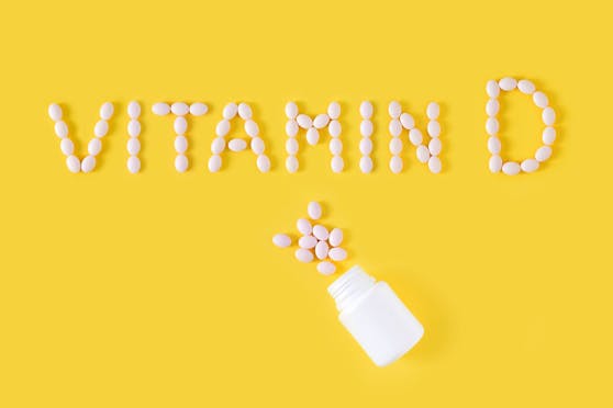 Nur eine Blutuntersuchung kann den Vitamin D-Spiegel genau bestimmen. Anhand dessen entscheidet der Arzt, ob supplementiert werden sollte oder nicht.