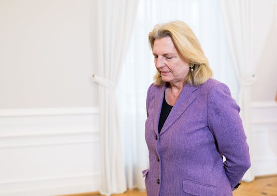 Die frühere&nbsp;Außenministerin Karin Kneissl kürzte Inseratenbudget von Kurz um 80 Prozent.