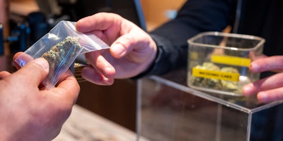 Ein Pilotprojekt zum regulierten Verkauf von Cannabis startet im Sommer in Apotheken.