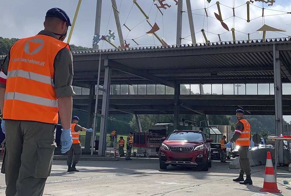 Das Gesundheitsministerium empfiehlt , sich vor Reiseantritt gegen Influenza impfen zu lassen. 