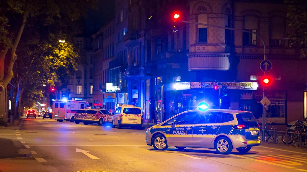 Die Polizei nahm ihren Kollegen fest.