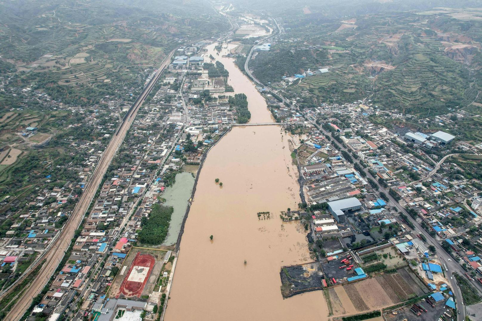 Bei schweren Überschwemmungen in der nordchinesischen Provinz Shanxi sind mindestens 15 Menschen ums Leben gekommen.