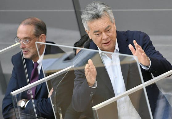 Vizekanzler Werner Kogler bei seiner Rede im Nationalrat.