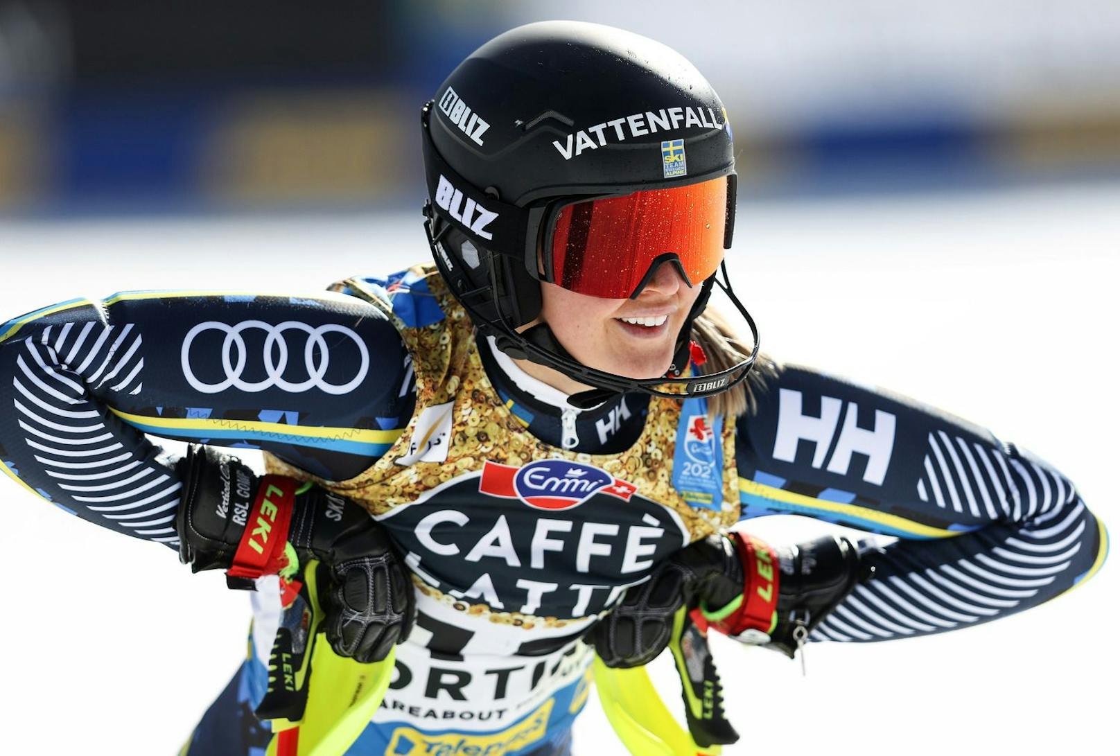 Emelie Wikström nimmt mit 29 Jahren den Hut. Sie gibt mentale Probleme als Grund an. Ihre Erfolge: Platz sechs im Olympia-Slalom 2014. Zehn Top-Ten-Platzierungen im Weltcup, zwei Weltcupsiege im Mannschaftsbewerb mit Schweden.