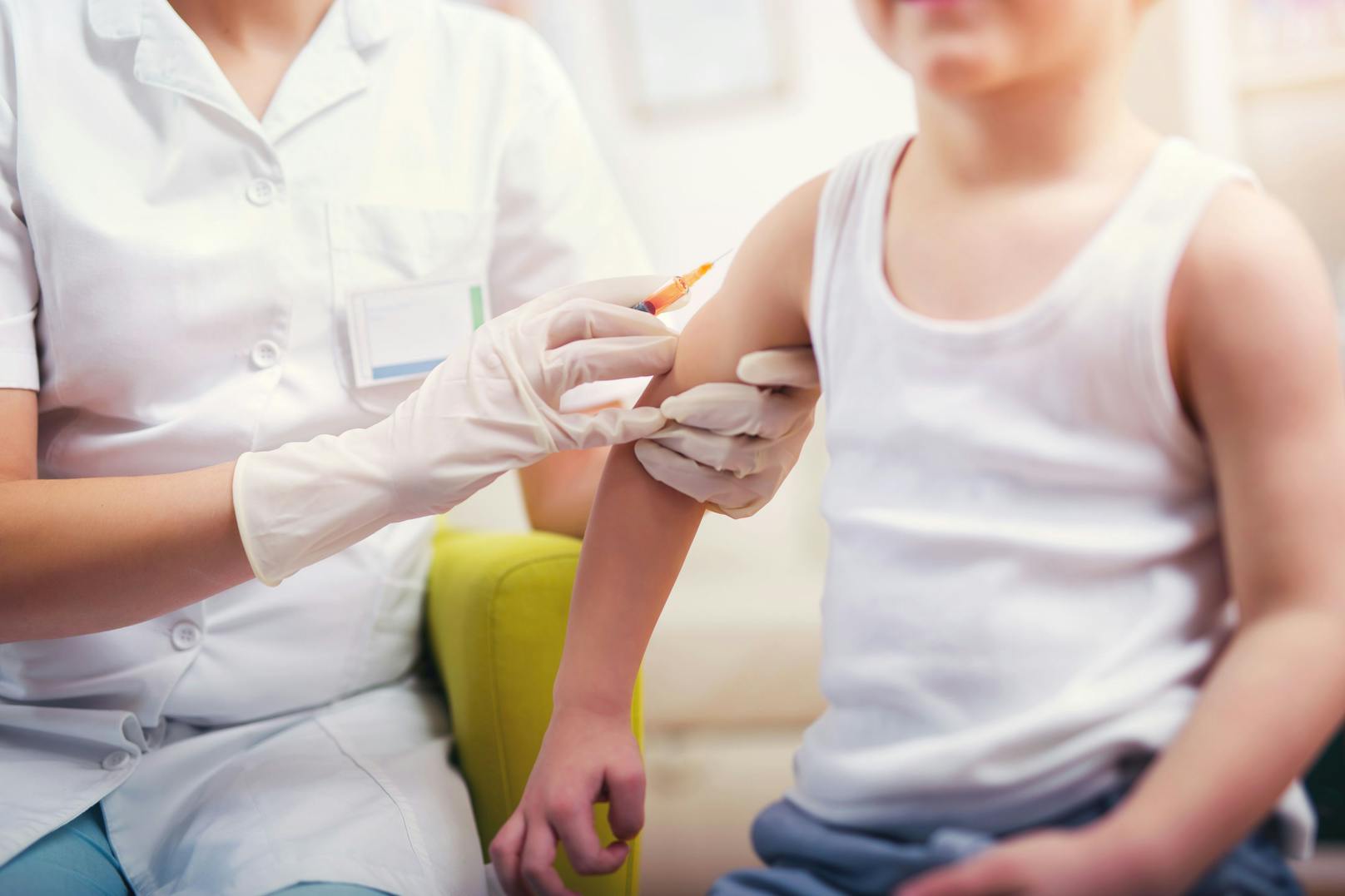 Covid-Impfung für Achtjährigen empfohlen, weil zu wenig Erwachsene sich impfen lassen.