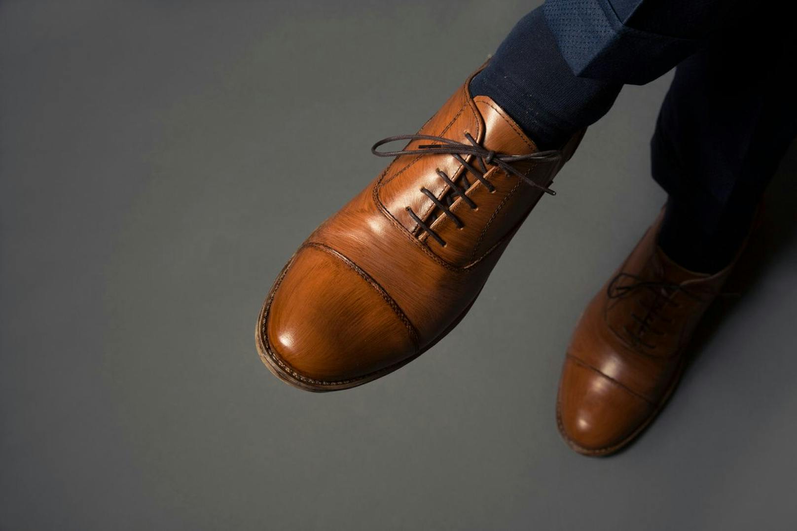Je größer der Schuh, desto... treuer? oder untreuer? Eine britische Umfrage sieht da einen Zusammenhang.