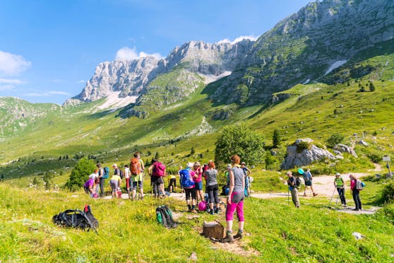 Eine Wandergruppe am Cima di Terrarossa (Symbolbild)