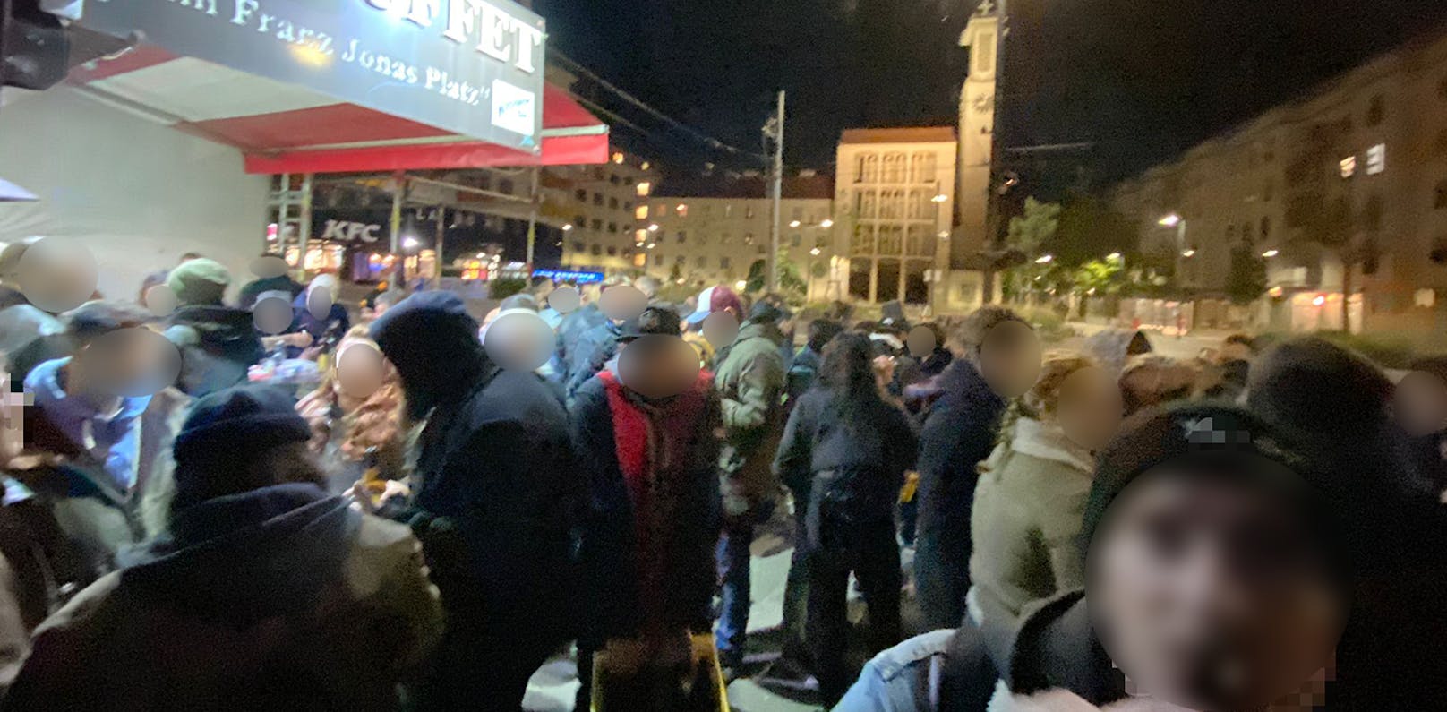 Wiener Polizei sprengt Alkohol-Flashmob in Floridsdorf