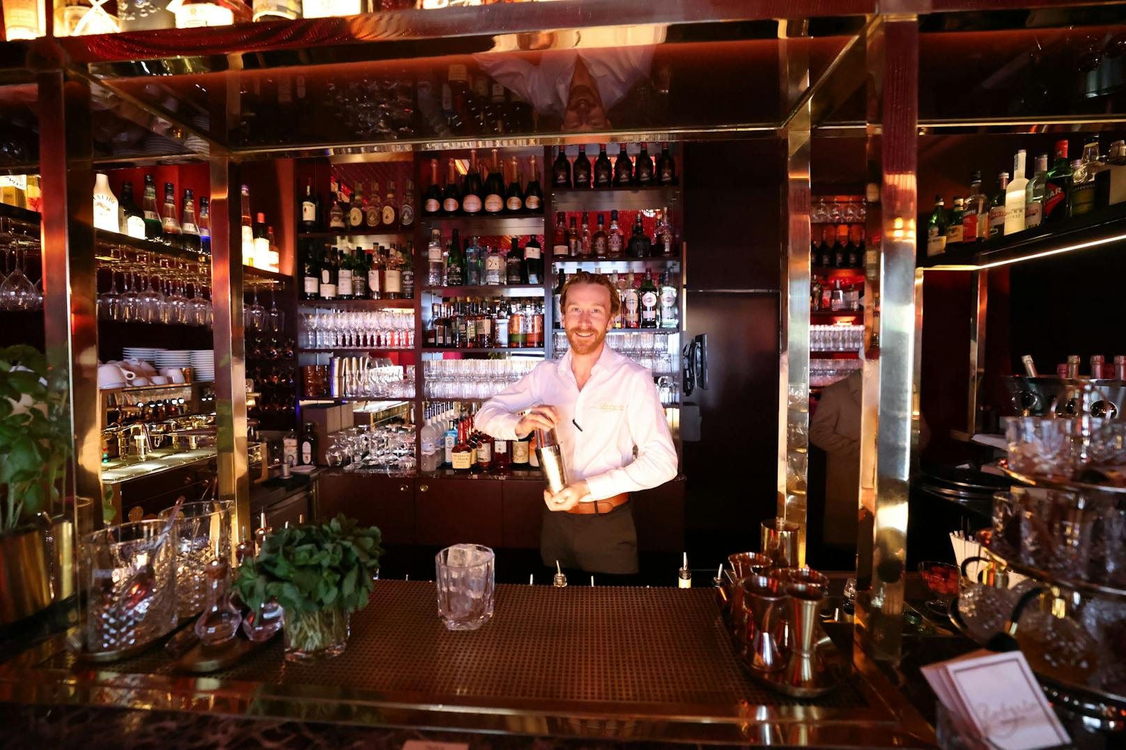 Wer vom Barwälzer überfordert ist: Die Barkeeper kennen die Karte auswendig und empfehlen gerne Cocktails ganz nach persönlichem Geschmack.