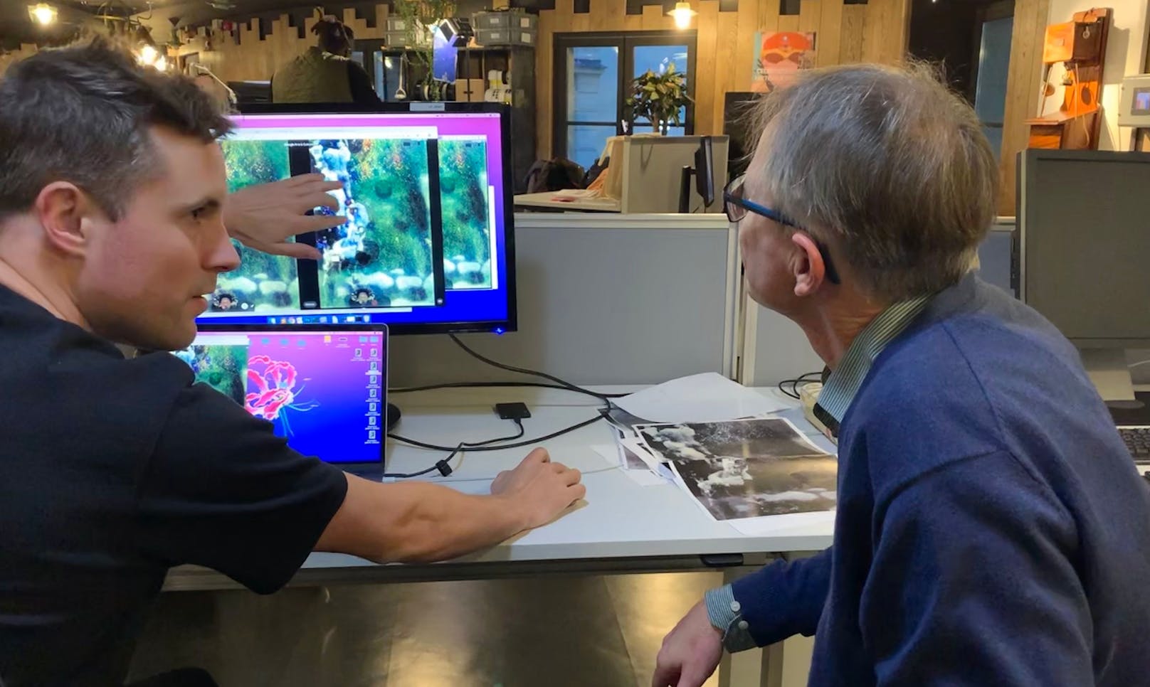 Es gibt eine einzigartige virtuelle Ausstellung, die Klimts Meisterwerke durch Augmented Reality und 3D in alle Wohnzimmer bringt, einen virtuellen Rundgang durch Klimts Atelier und mehr als 60 Klimt-Werke in ultrahoher Auflösung.