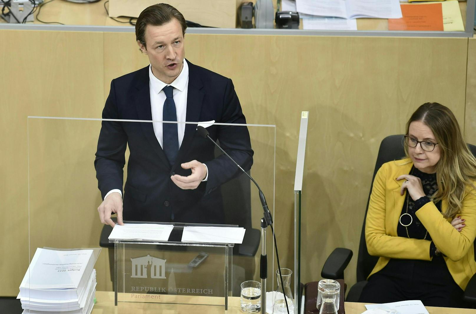 er Finanzminister Gernot Blümel (ÖVP) und BM Margarete Schramböck (ÖVP), anl. des Nationalrats mit Budgetrede am Mittwoch, 13. Oktober 2021.