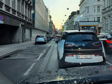 Stau auf der Schönbrunner Straße sorgte für Frust im Morgenverkehr.