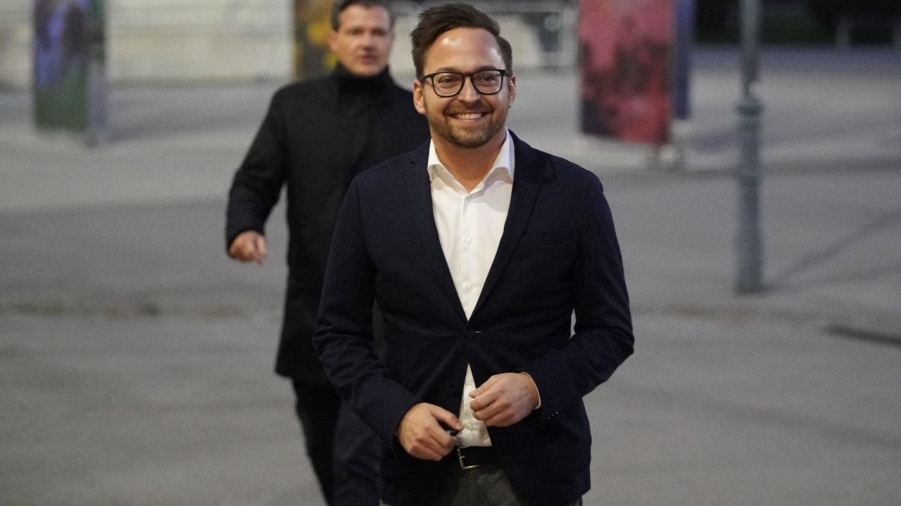 Pressesprecher Rupert Reif ist nun an der Seite des Kanzlers.