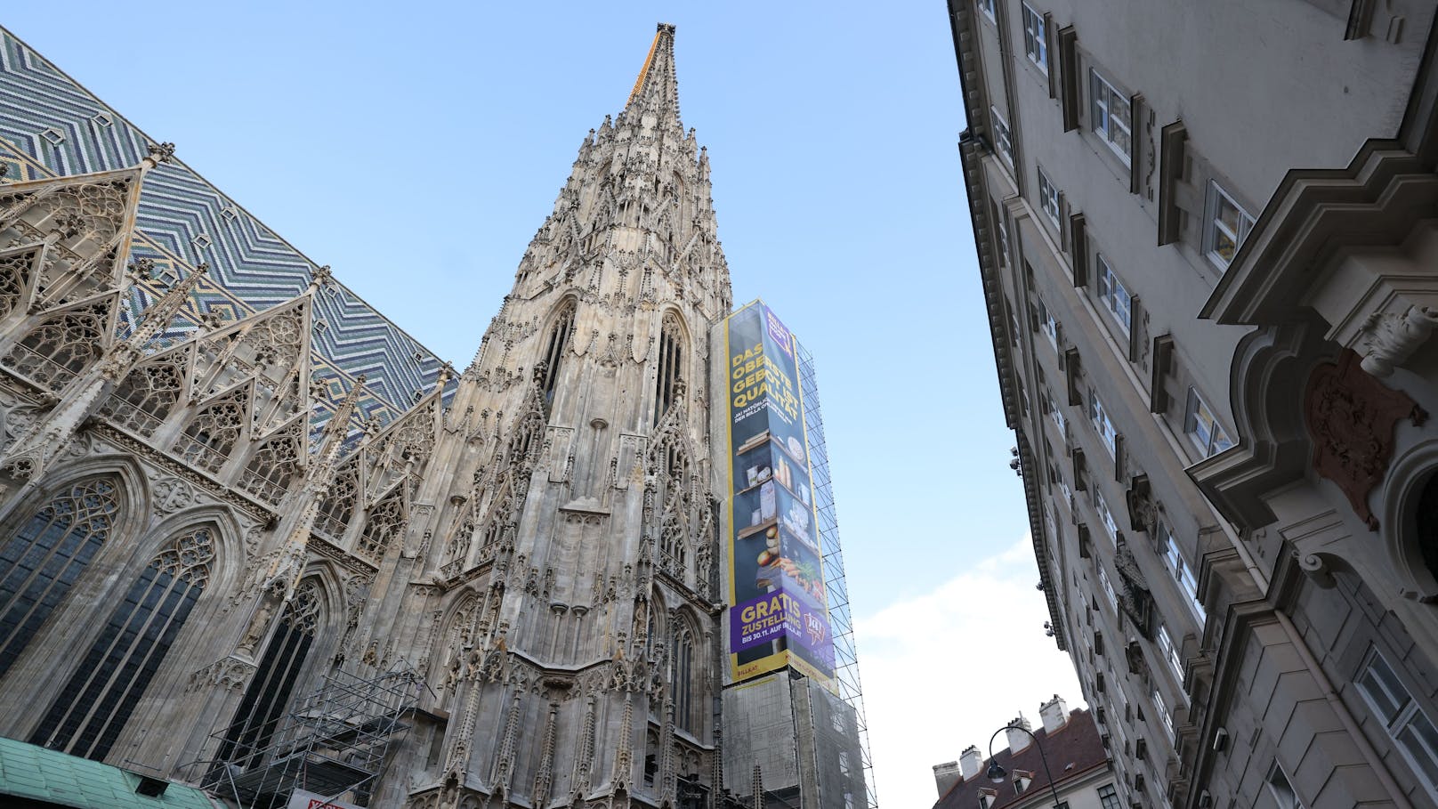 30 Meter hoch ist das neue Billa-Plakat am Stephansdom in der Wiener City.&nbsp;