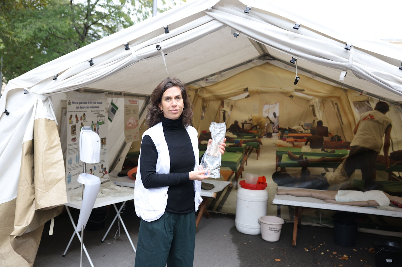 Heute.at - Ärzte ohne Grenzen im aufblasbaren OP am Karlsplatz