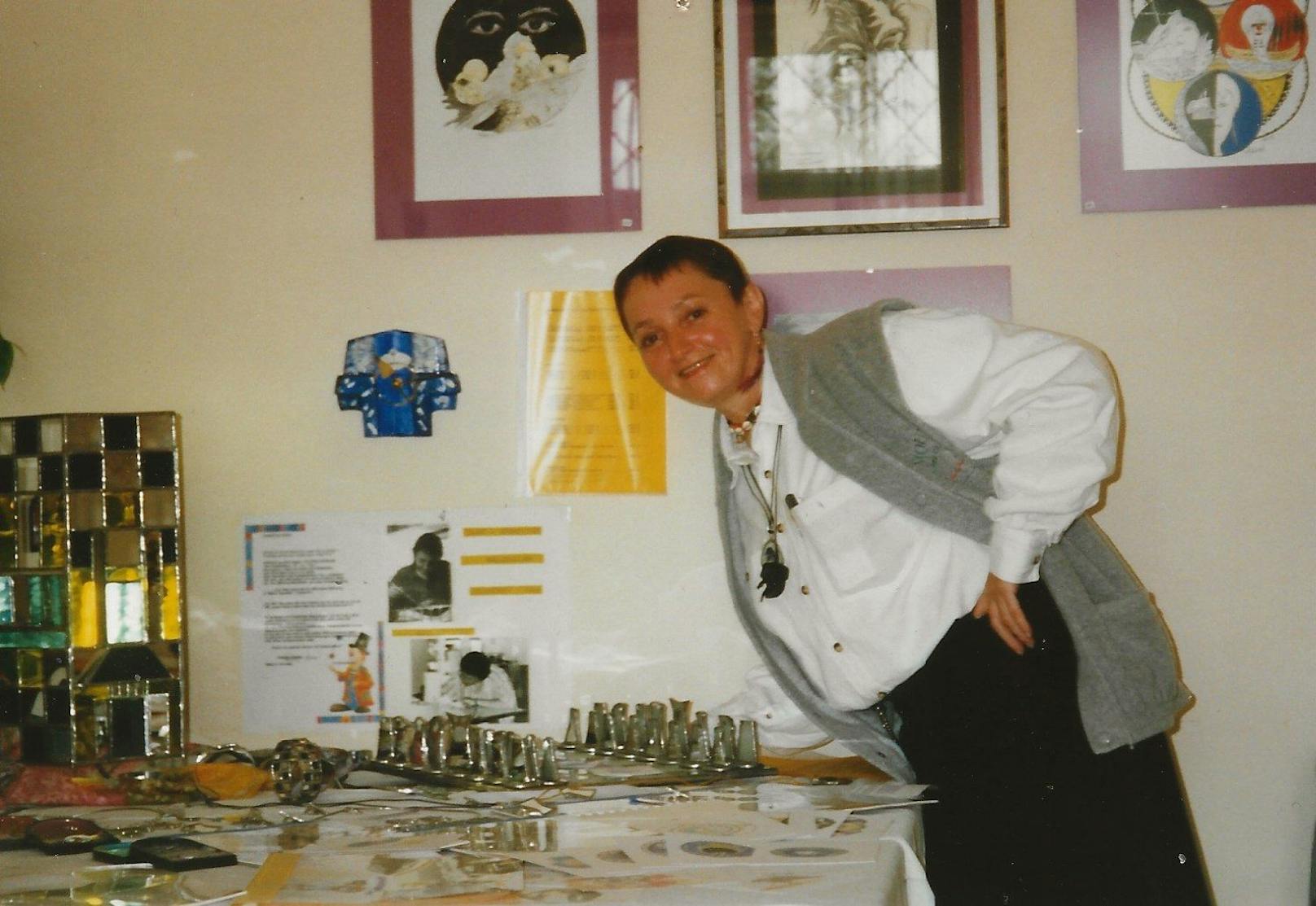 1998 nach einer Ausbildung zur Glaskünstlerin im Verein "Arge Sozial"