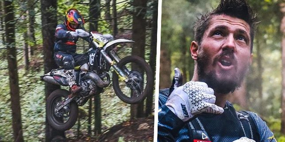 Marcel Hirscher rast wieder auf seiner Enduro durch den Wald.