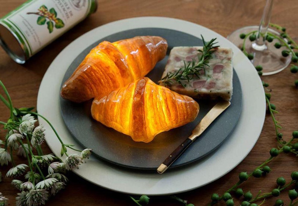 Die japanische Künstlerin Yukiko Morita macht aus Backwaren richtige Lampen.