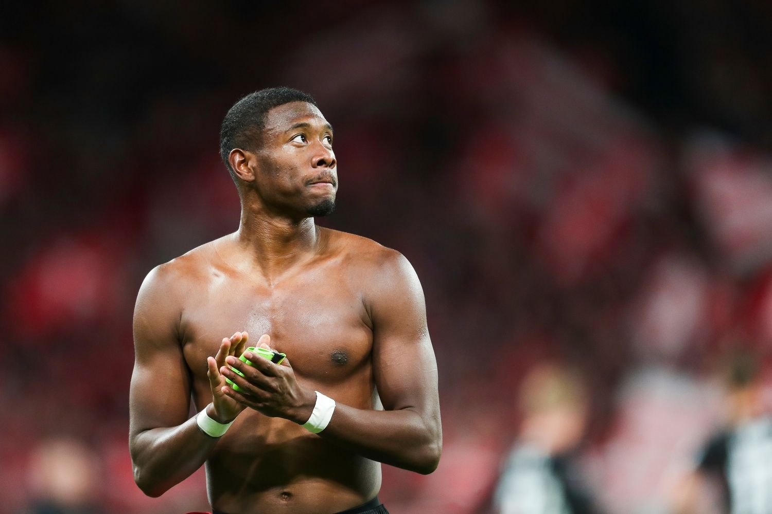 David Alaba bekam einen Schlag auf das Knie. 