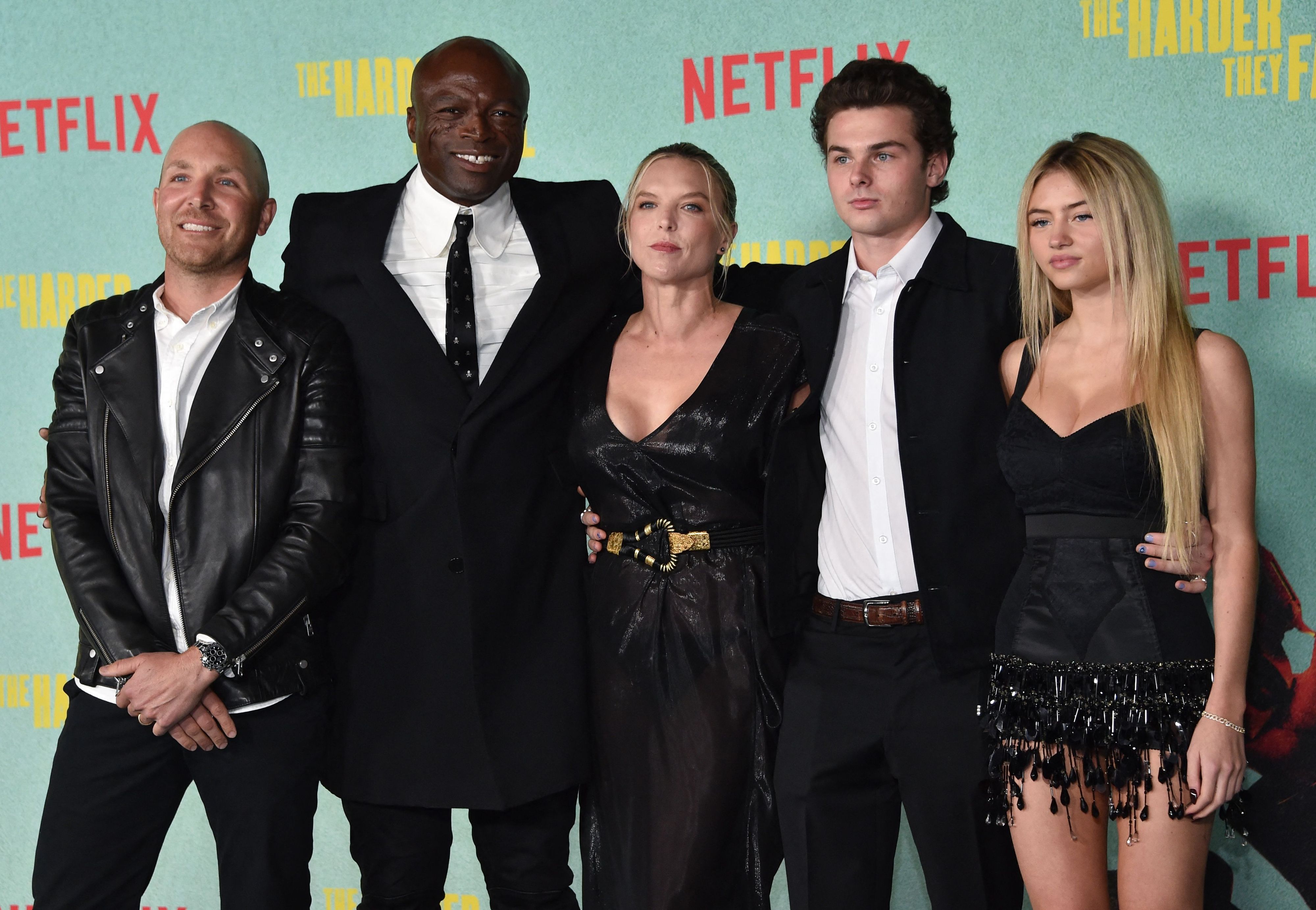 Leni mit Seal und ihrem Freund Aris (2. v.r.)