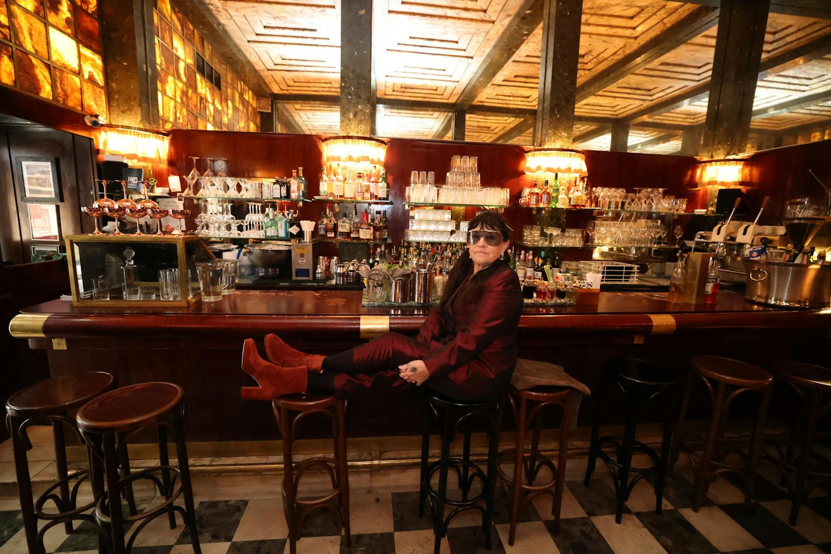 Nachtclub-Ikone und Loos-Bar-Chefin Marianne Kohn kennt die Wiener Szene seit fünf Jahrzehnten.