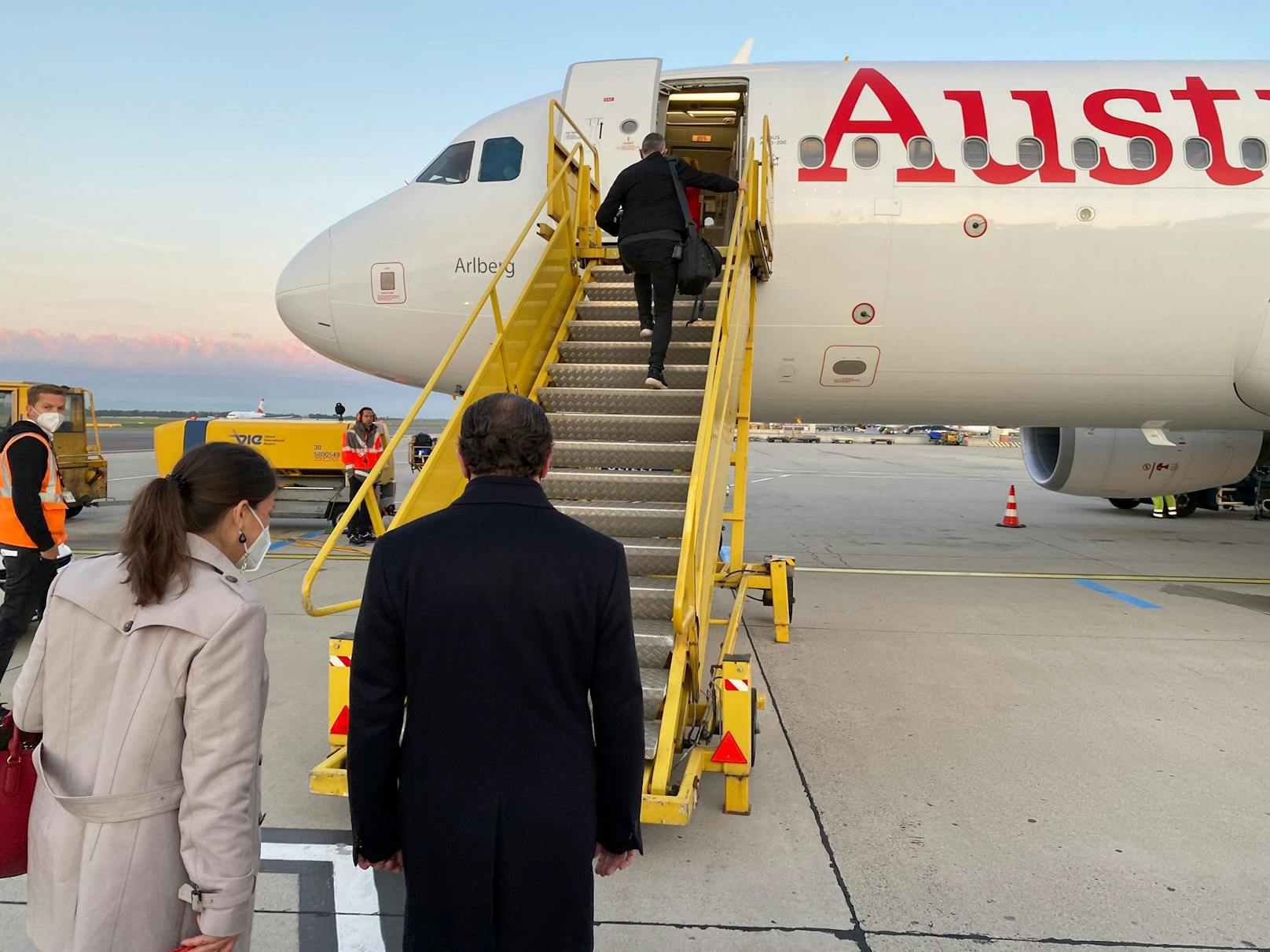 In der Begleitung zahlreichen Medienvertretern reist Bundeskanzler Alexander Schallenberg am Donnerstag (14.10.2021) nach Brüssel.
