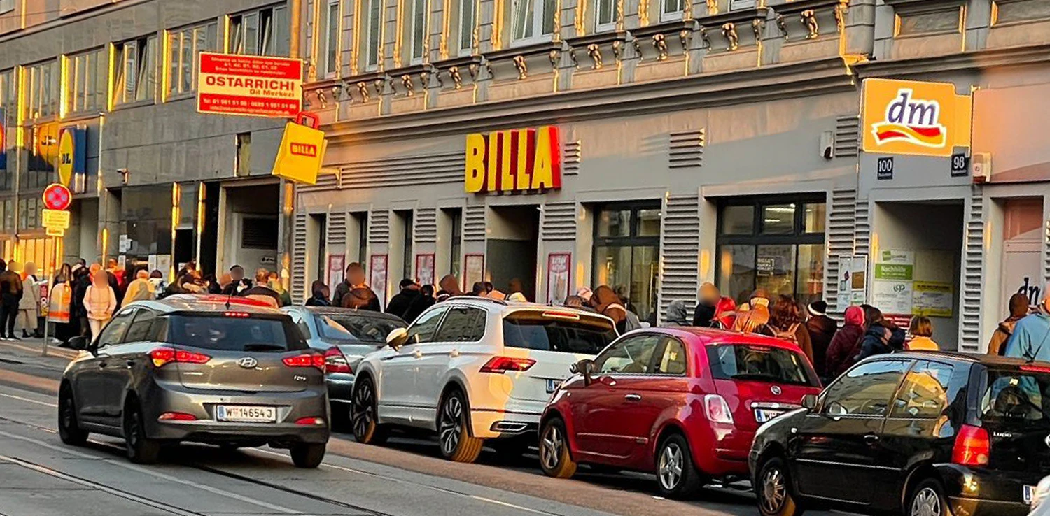 Der Supermarkt lo0ckte zur Neueröffnung mit einem unwiderstehlichen Angebot.