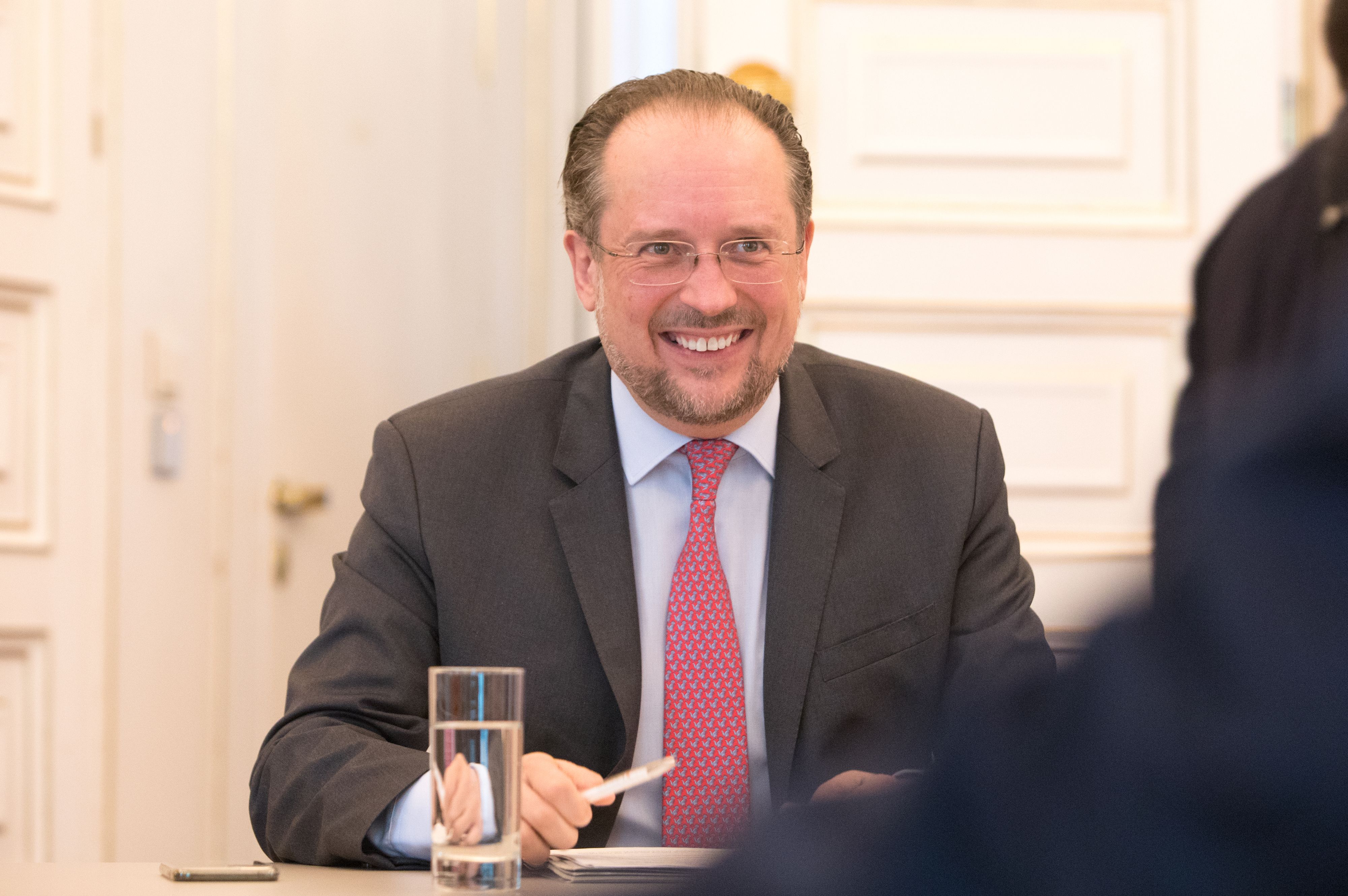 Bundeskanzler Alexander Schallenberg musste bei dieser Frage kurz lachen. Archivbild. 