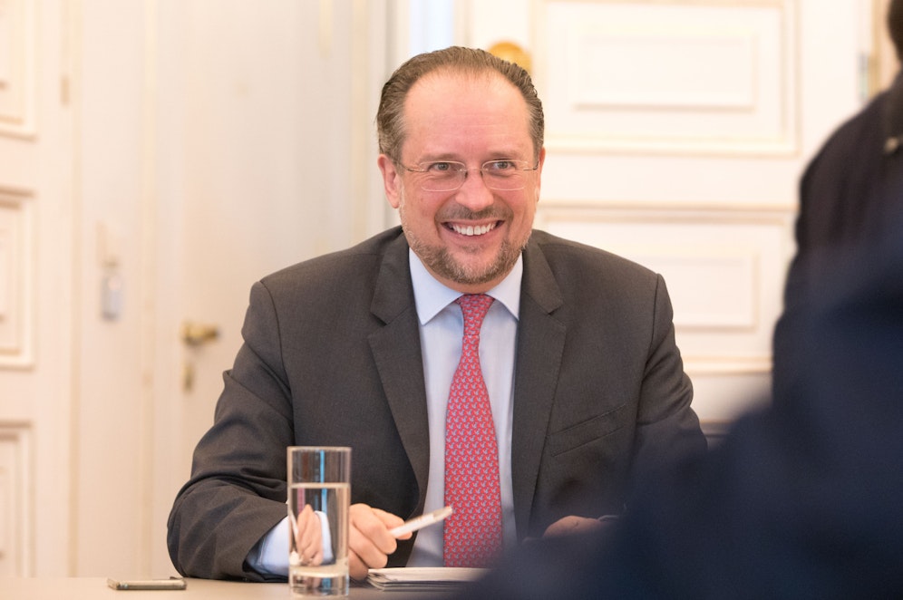 Bundeskanzler Alexander Schallenberg musste bei dieser Frage kurz lachen. Archivbild. 