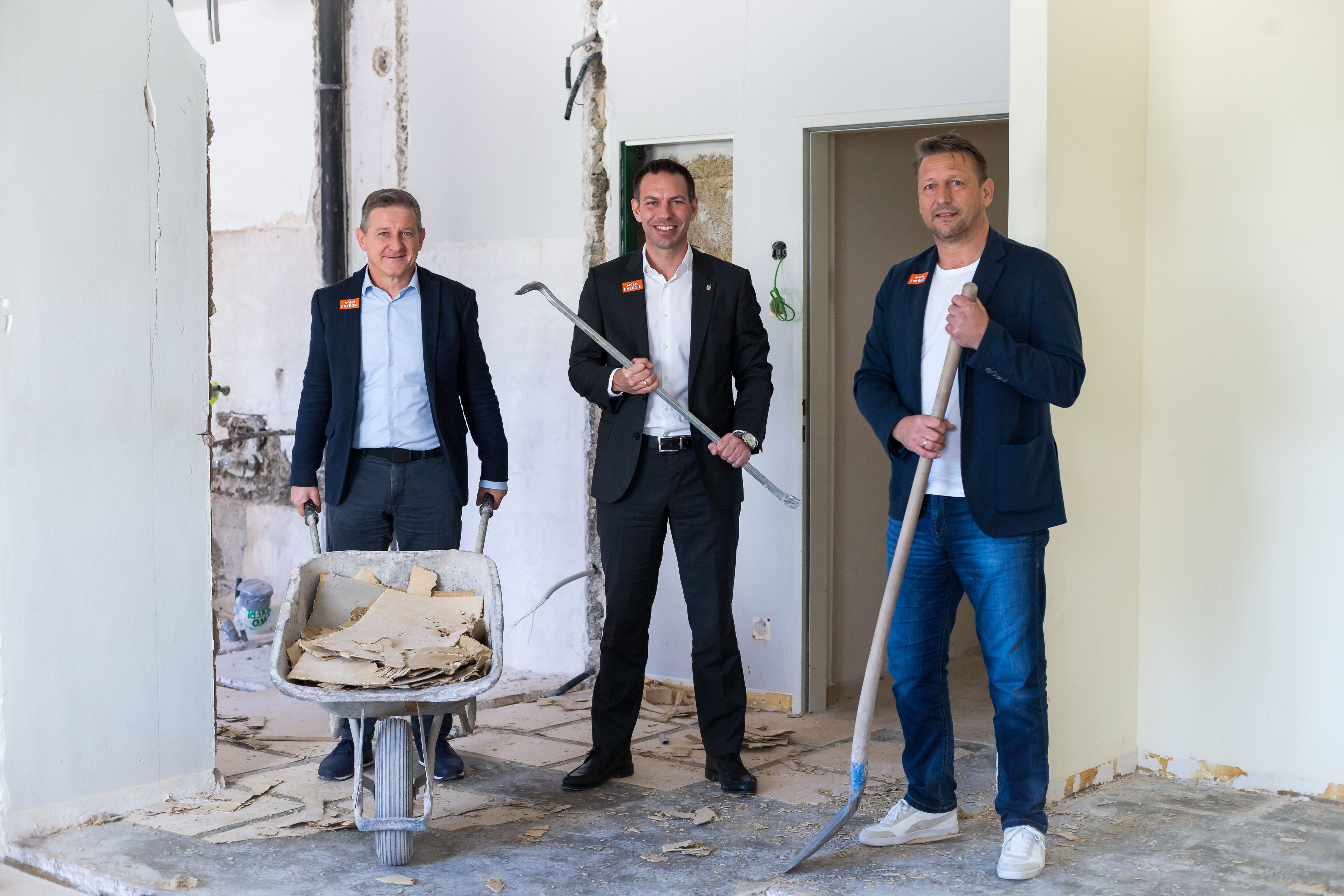 Zoran Barisic (r.), Christoph Peschek und Stefan Ebner (l.) auf der Baustelle des Rapid-Trainingszentrums
