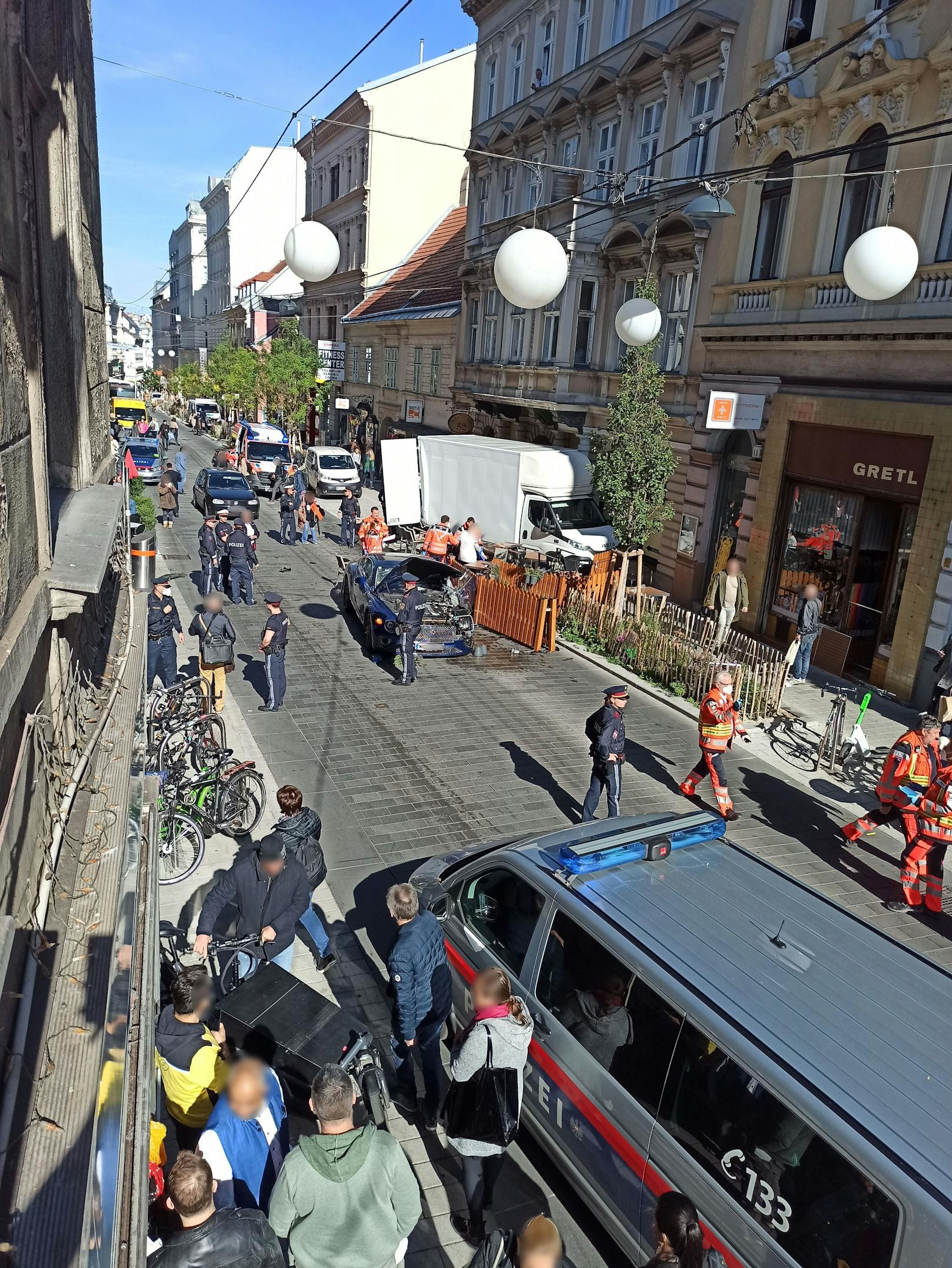 Laut Wiener Polizei wurden vier Personen verletzt.