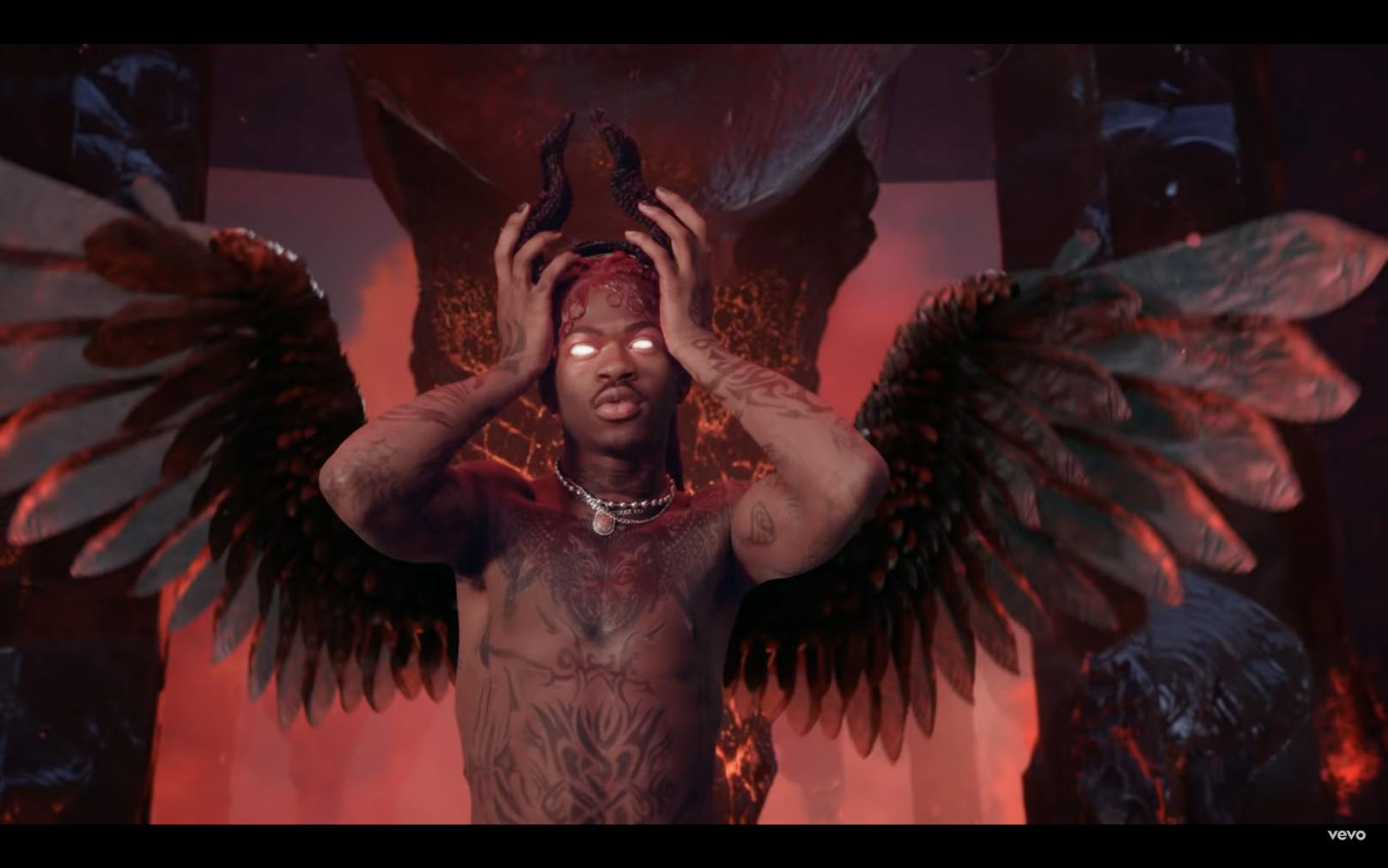 <strong>10. Lil Nas X: </strong>Zum Schluss wird es mit&nbsp;Lil Nas X noch richtig gruselig. Der Rapper wurde für "Montero" zu einem der schönsten, coolsten und furchteinflößendsten Teufel aller Zeiten. Was ihr dazu braucht: Flügel, Hörner, Kontaktlinsen und ein paar Tattoos.