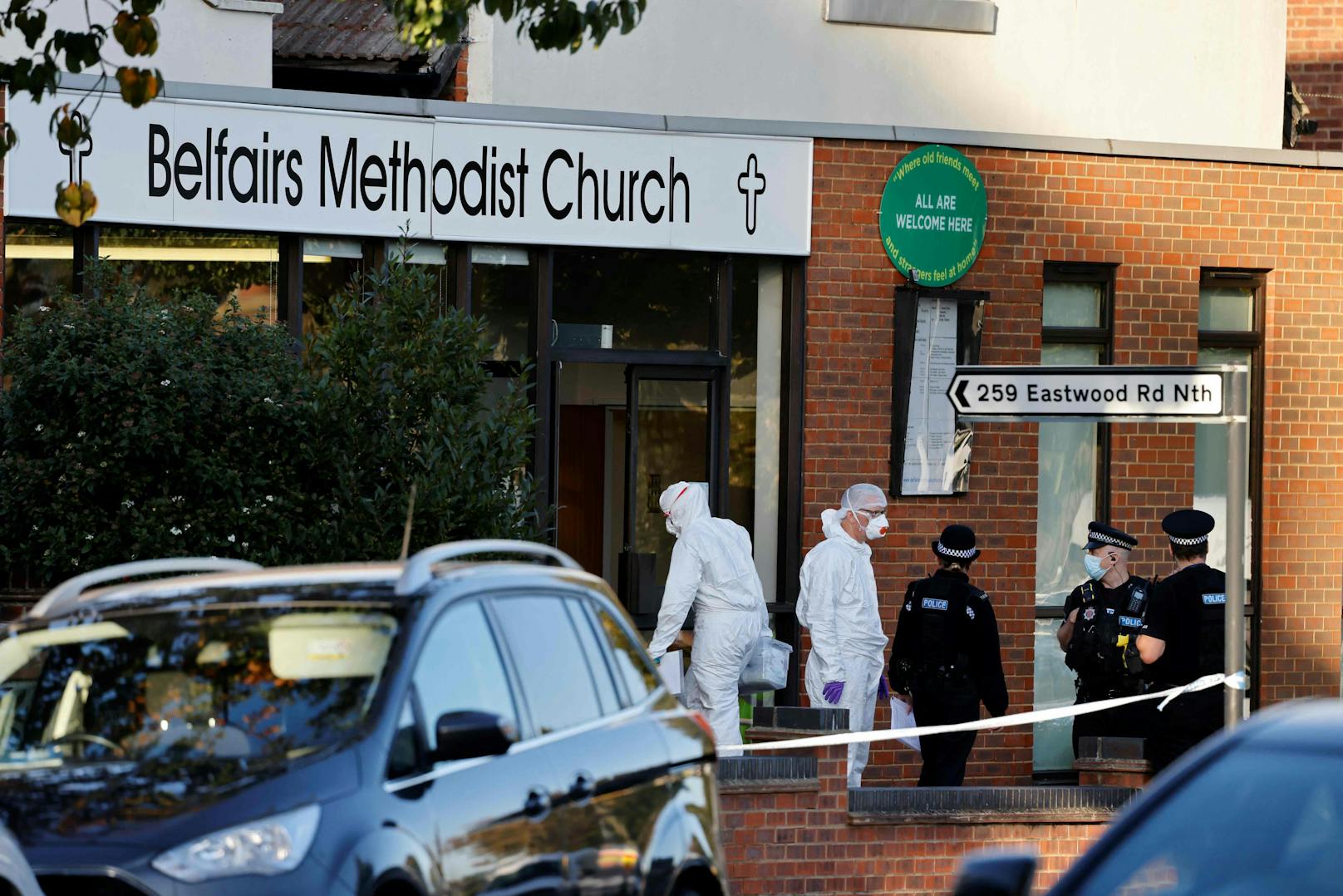 Erste Ermittlungen hätten "eine mögliche Motivation in Verbindung zu islamistischem Extremismus" ergeben, heißt es in der Mitteilung der Polizei.