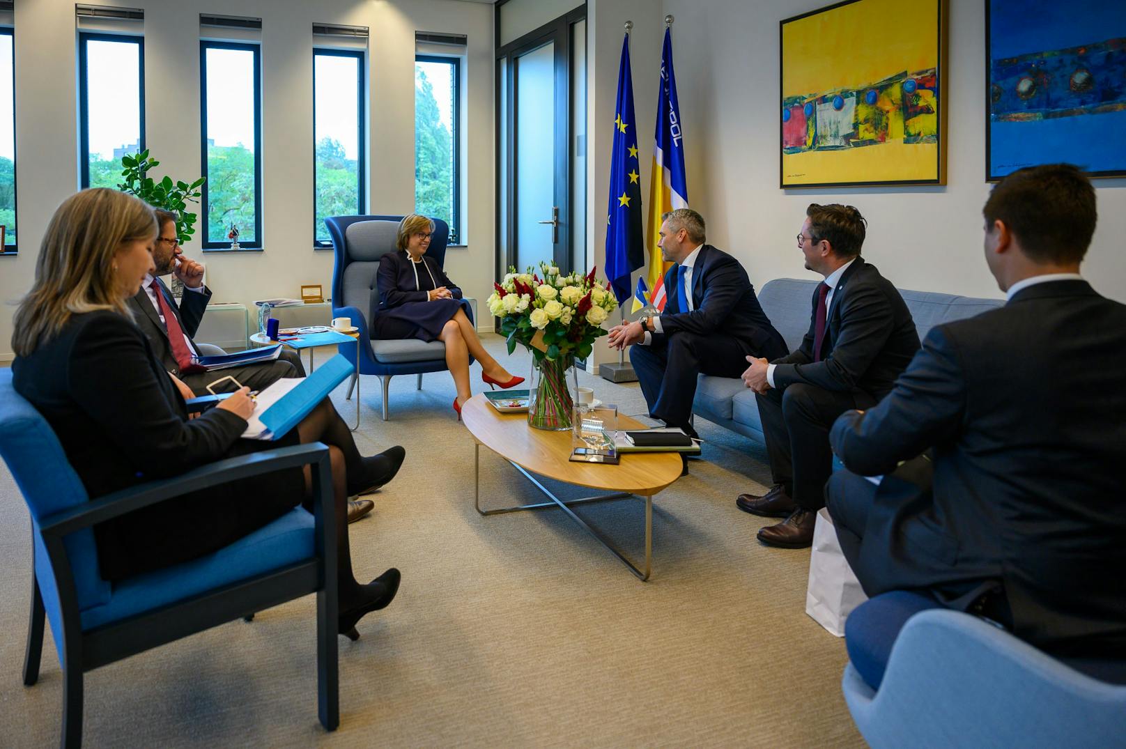 In der Europol-Zentrale in Den Haag tauschte sich Nehammer mit Chefin&nbsp;Catherine de Bolle aus...
