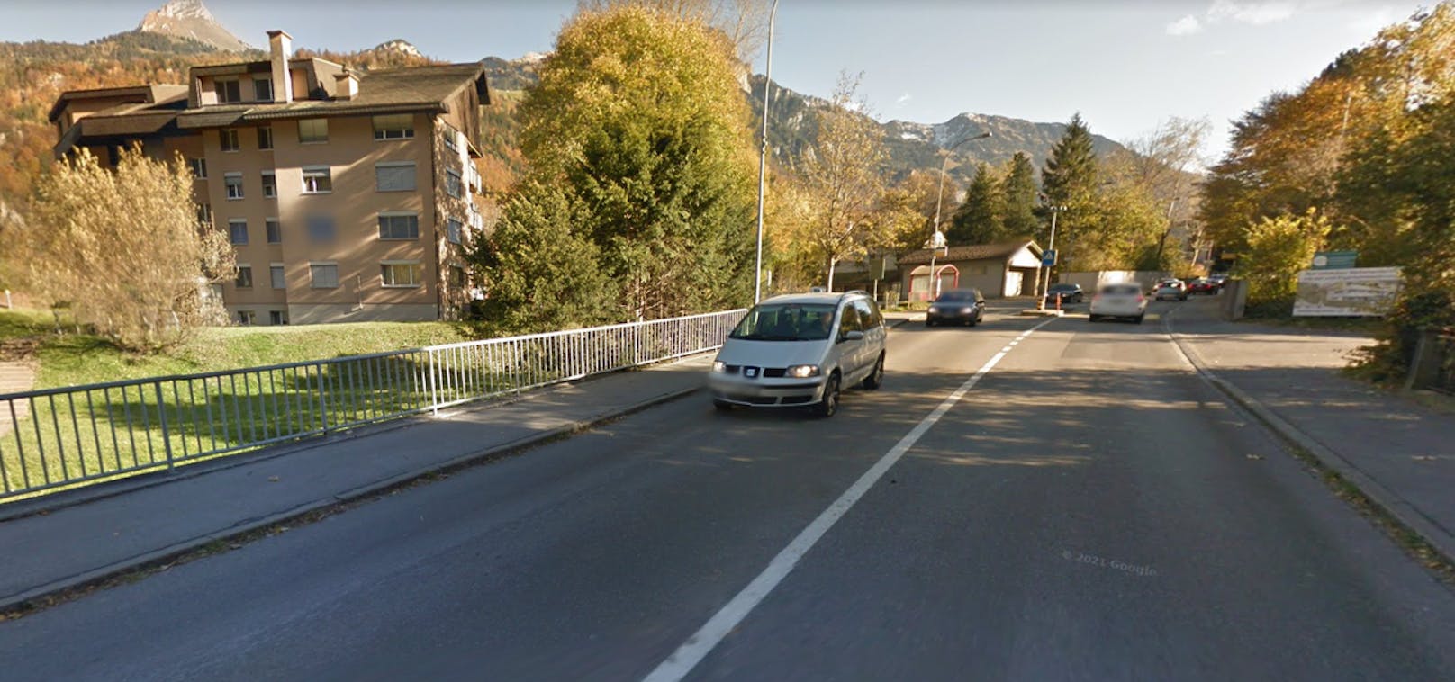 In der Nacht auf Samstag wurde im Schweizer Kanton Glarus eine 30-jährige Frau tot in einem Auto aufgefunden