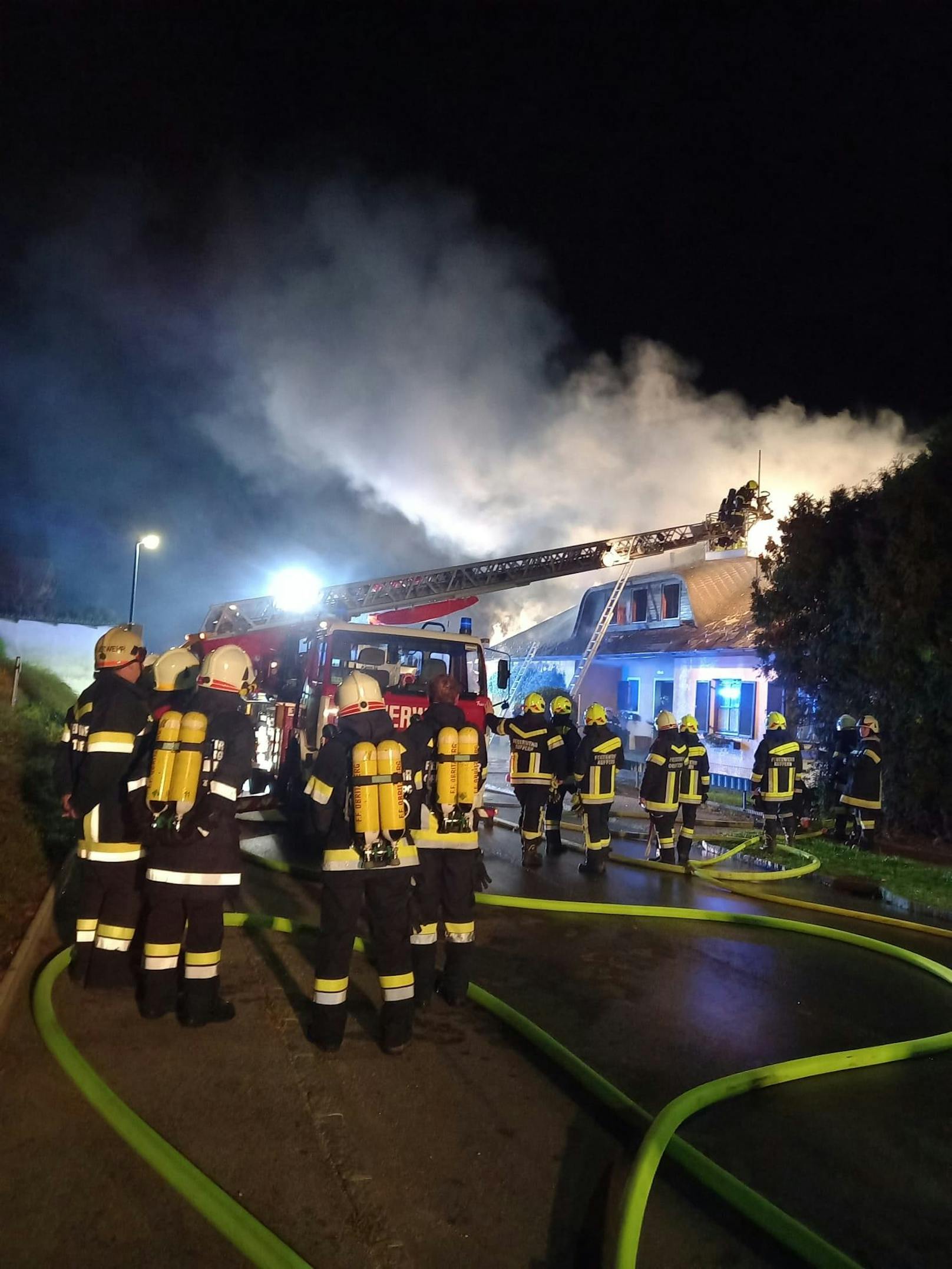 Die Freiwillige Feuerwehr Oberwölbling wurde gegen 22:30 zu einem Zimmerbrand alarmiert.