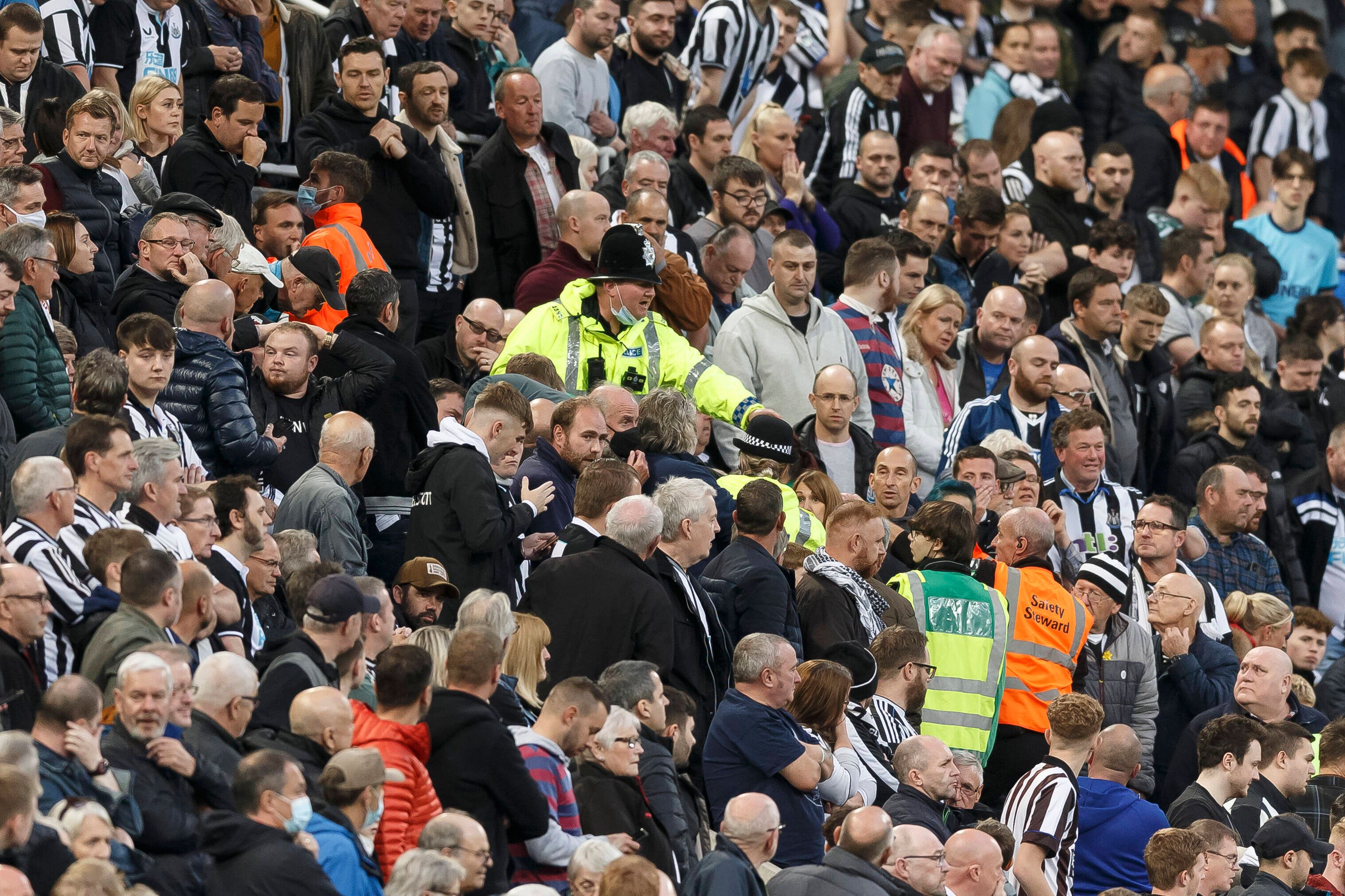 Ein Newcastle-Fan benötigte medizinische Hilfe.