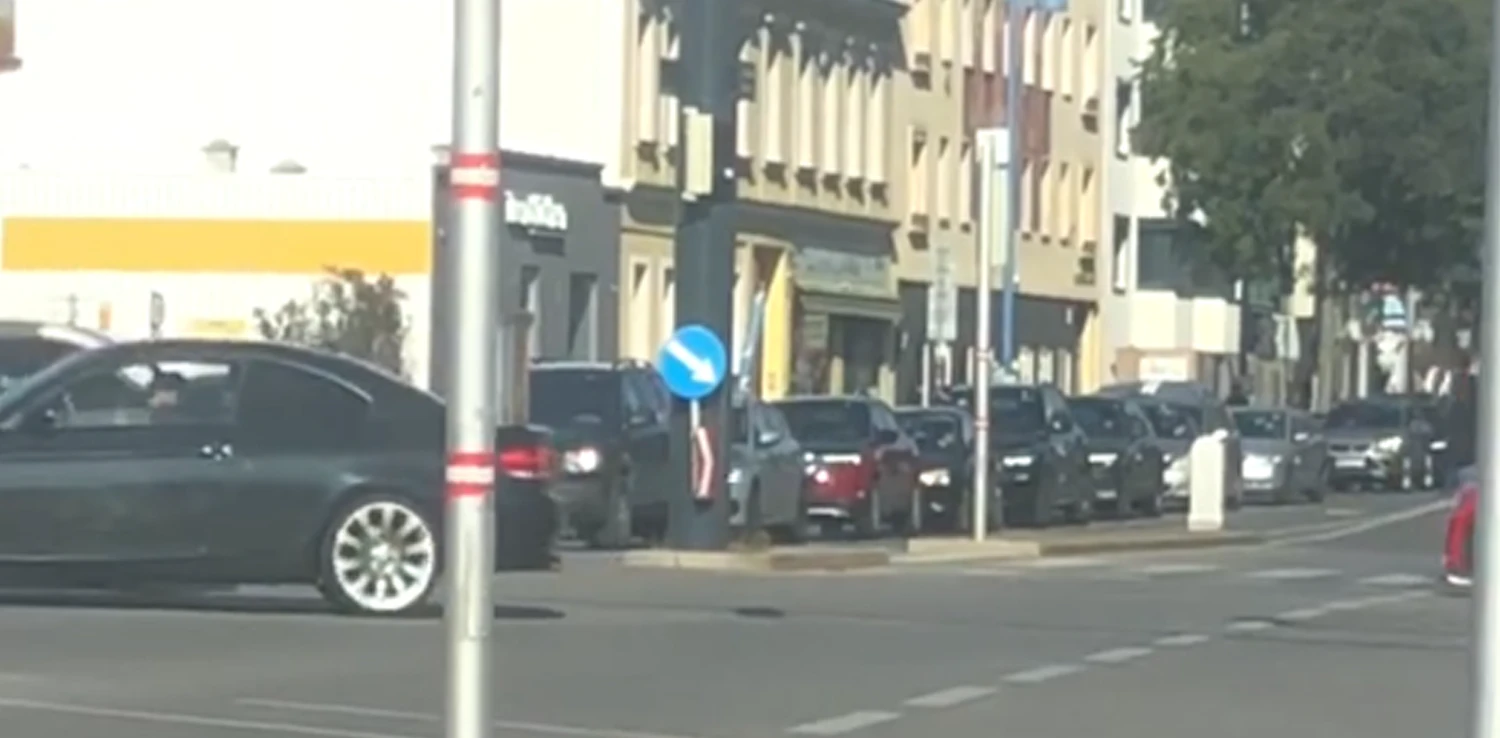 In Wien-Floridsdorf staut es nach einem Verkehrsunfall.