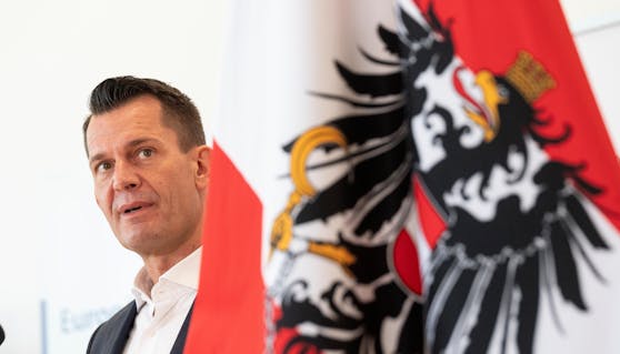 Gesundheitsminister Wolfgang Mückstein (Grüne) kündigt einen Impfbrief an alle Österreicher an.