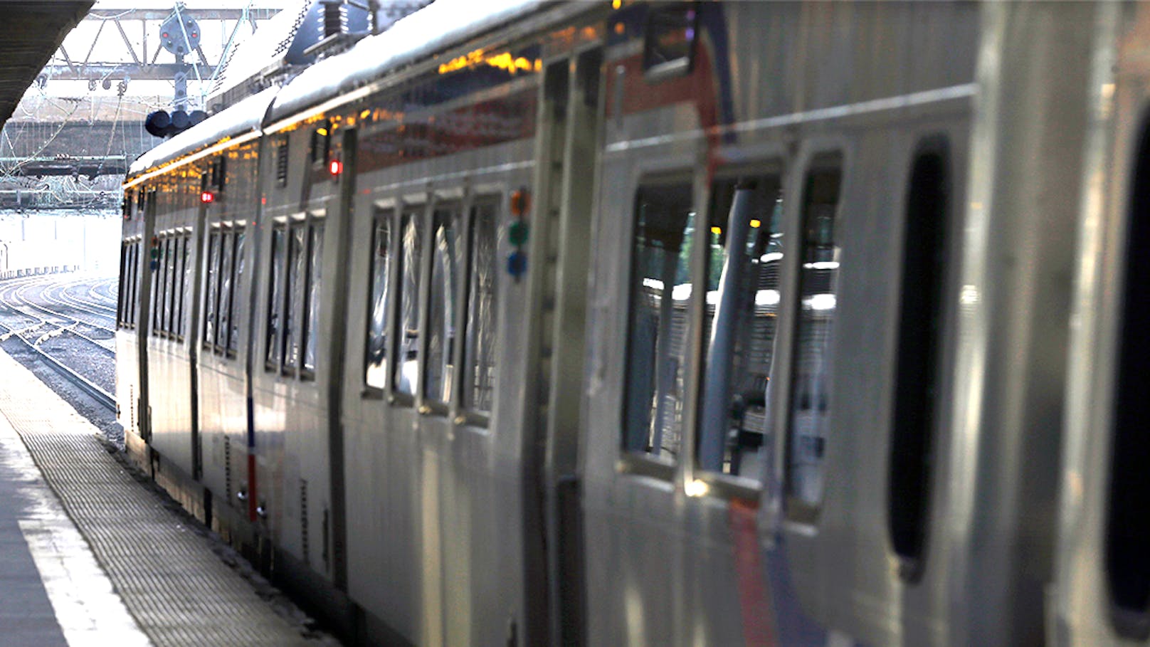 Ein sexueller Übergriff auf eine Frau in einem Zug in der US-Metropole Philadelphia hat in den USA Entsetzen ausgelöst (Symbolfoto)