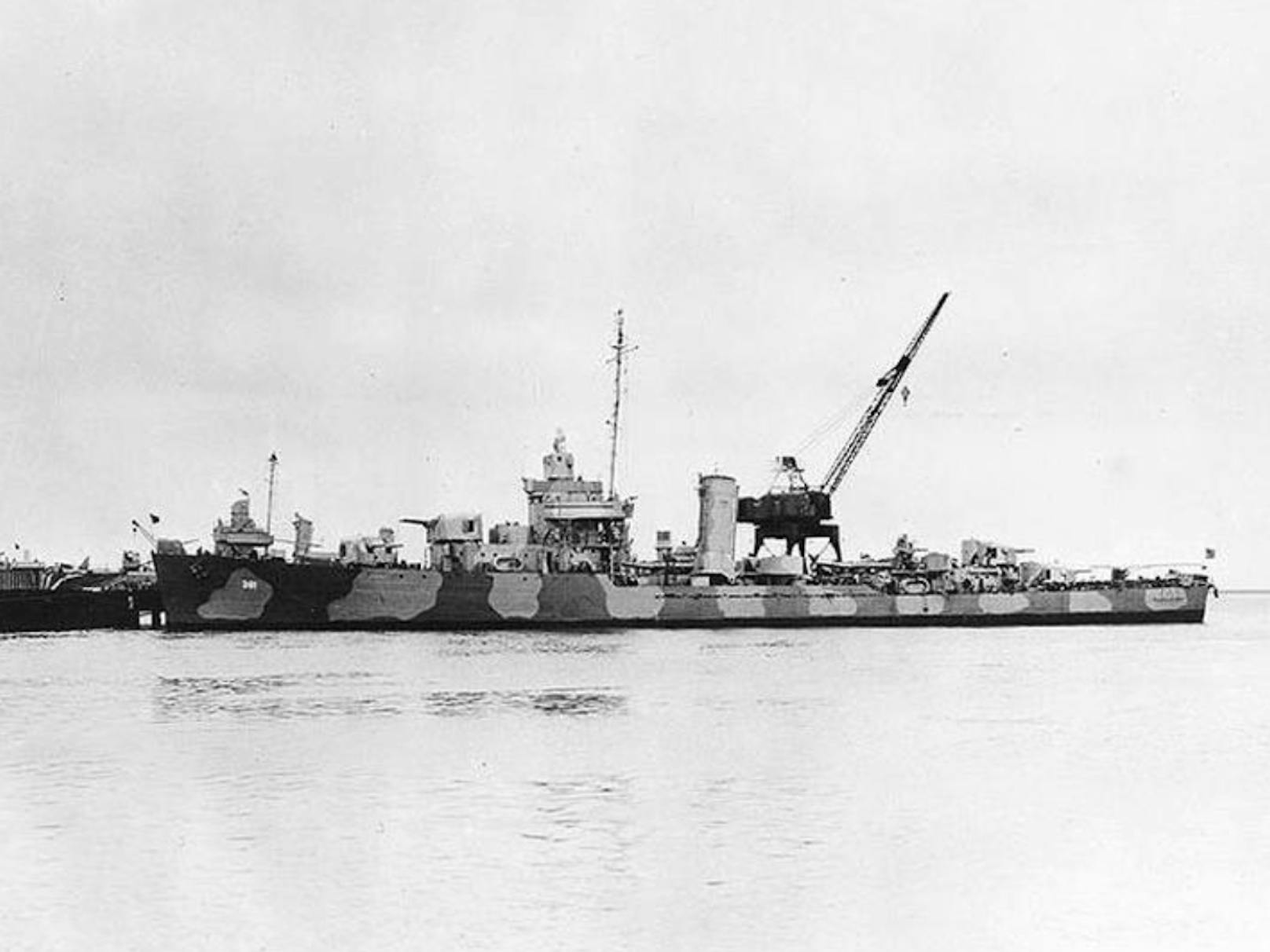 Sie waren die Fracht von zwei deutschen Kriegsschiffen, die von der USS Somers (im Bild) versenkt wurden. Das Foto wurde am 16. Februar 1942 aufgenommen. 