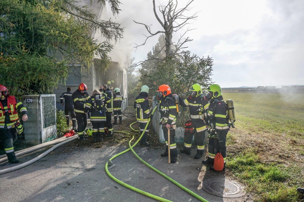 Ein Wohnhaus in Saubersdorf stand in Vollbrand.