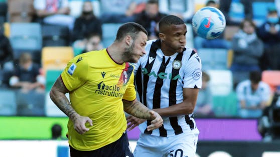 Marko Arnautovic (l.) spielte beim 1:1 gegen Udinese durch.