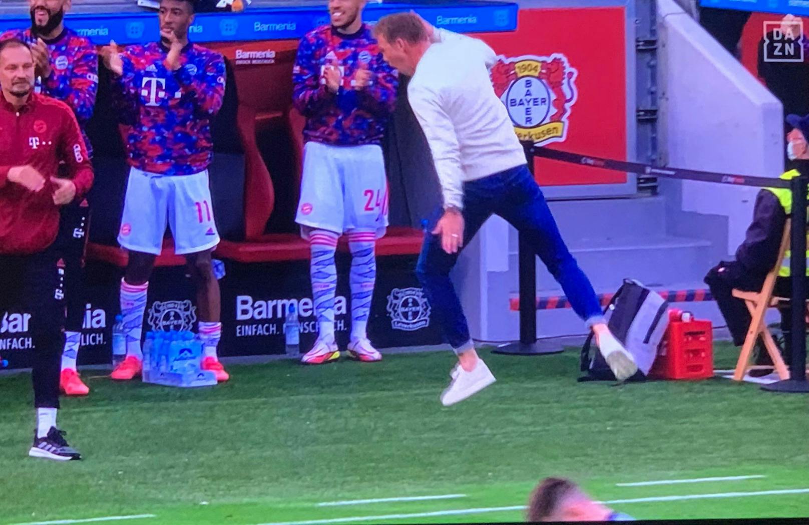 Nagelsmann jubelt so wie am Vortag Dortmunds Haaland bei seinem Doppelpack.&nbsp;