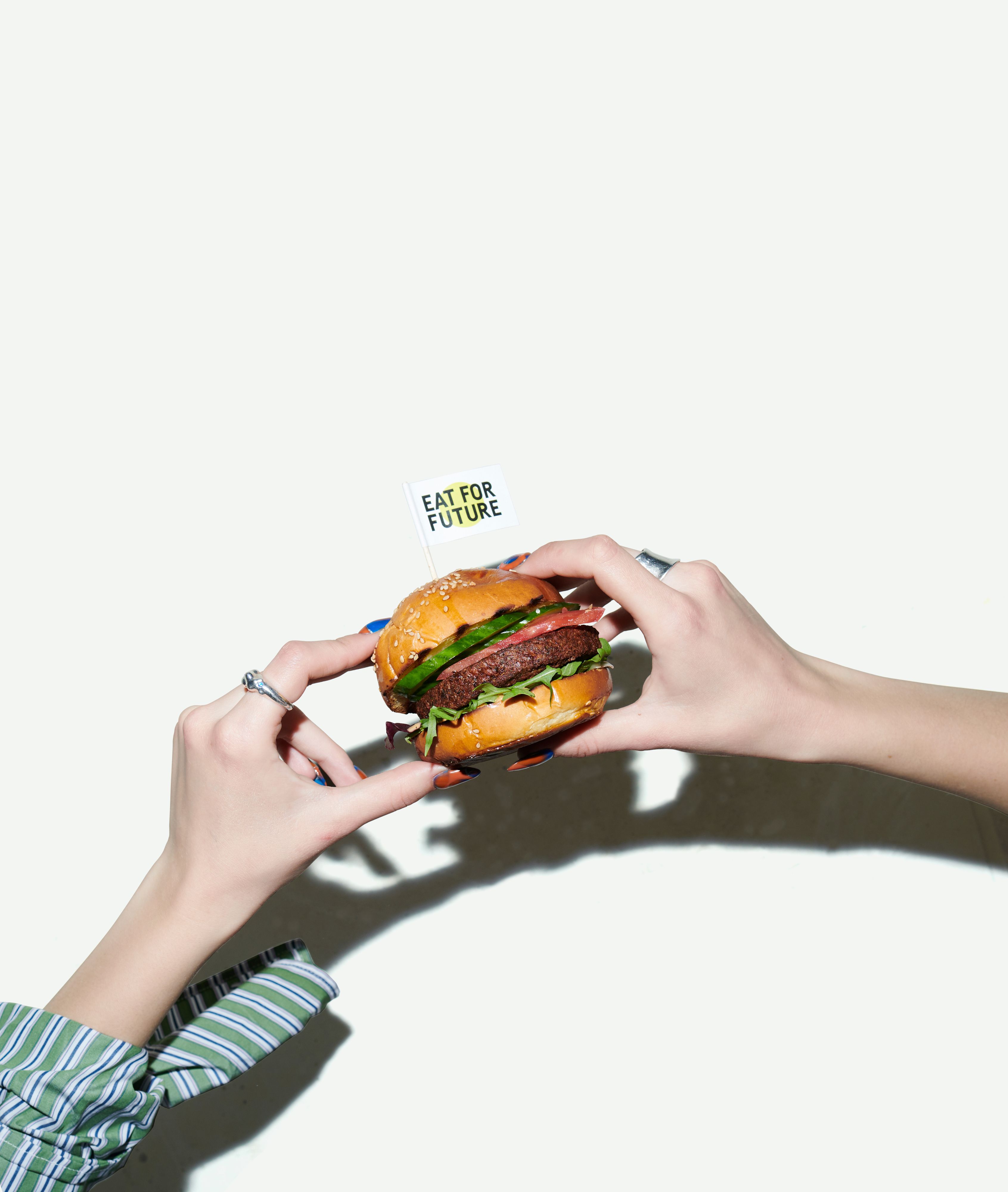 Billa und Billa Plus bringen in Zusammenarbeit mit ZIRP einen neue Burger in die Regale.