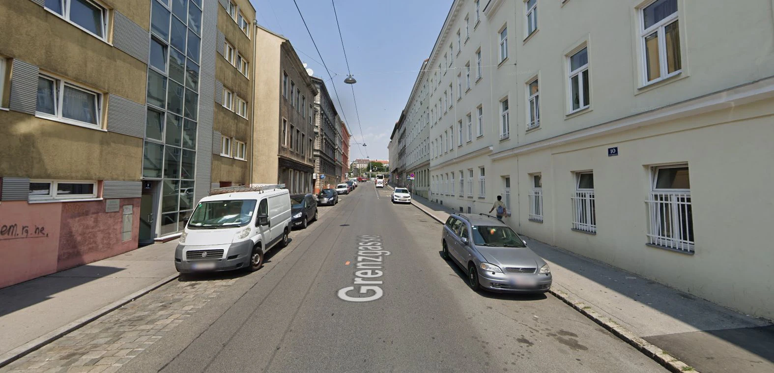 Der 23-Jährige griff in der Grenzgasse schließlich die Beamten an.