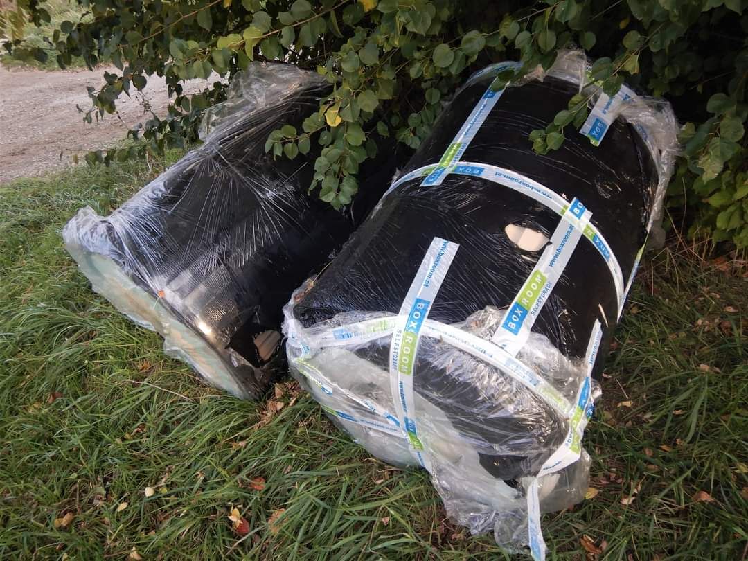 Die zwei entsorgten Matratzen