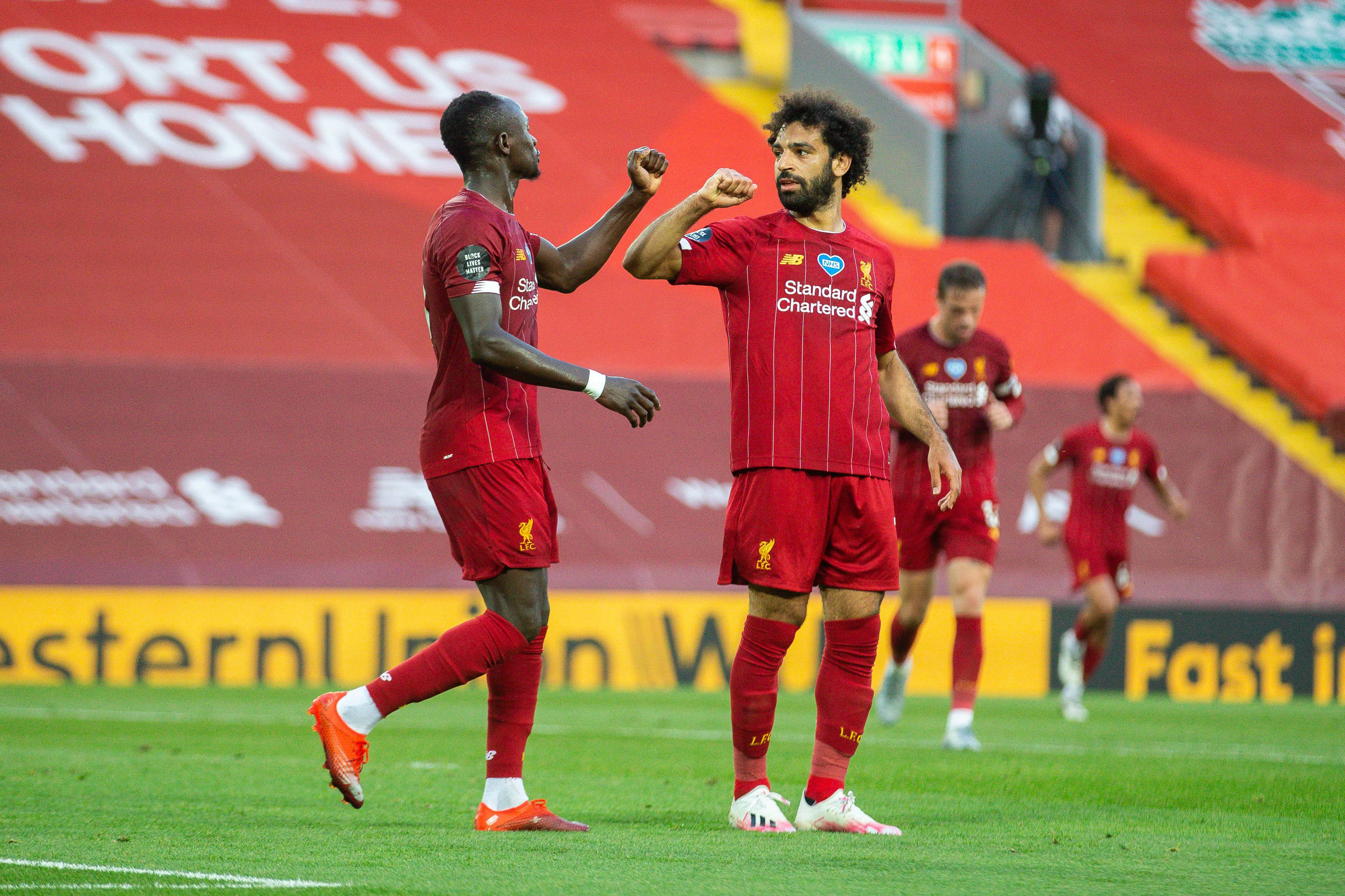 Mo Salah (r.) mit Kollege Sadio Mane.
