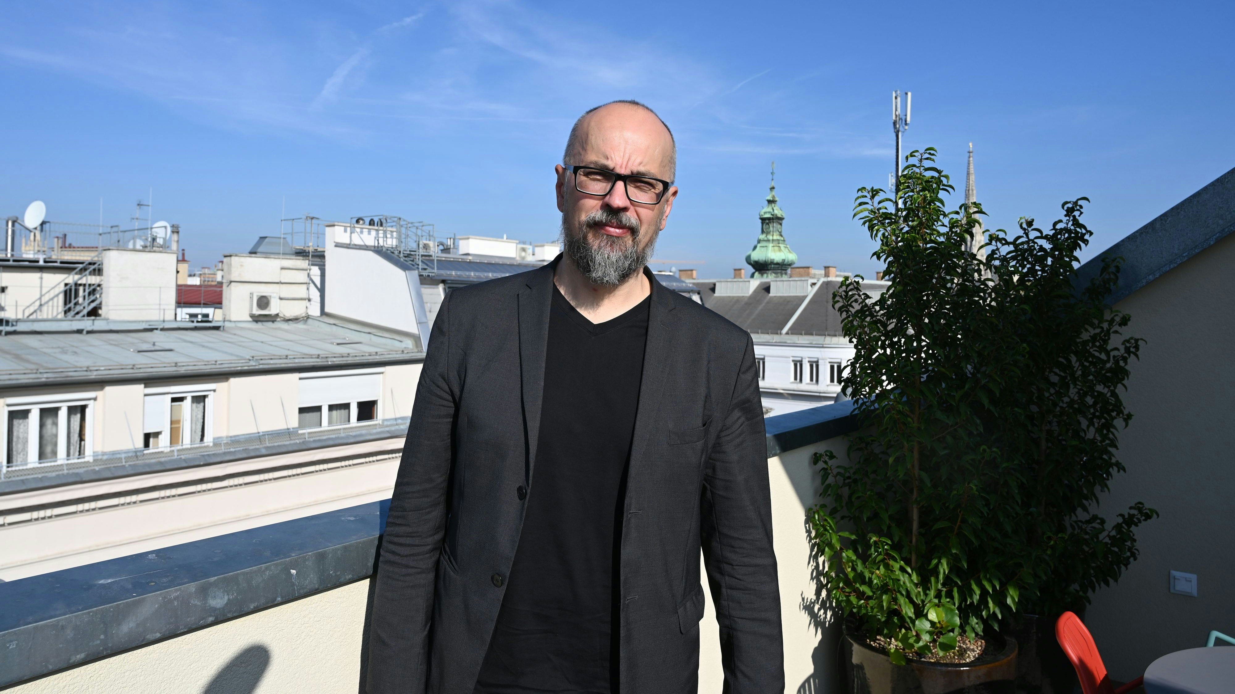 Nationalratsabgeordneter Michel Reimon (Grüne) kämpft seit einem Dreivierteljahr gegen die Folgen einer unbemerkten Corona-Infektion.