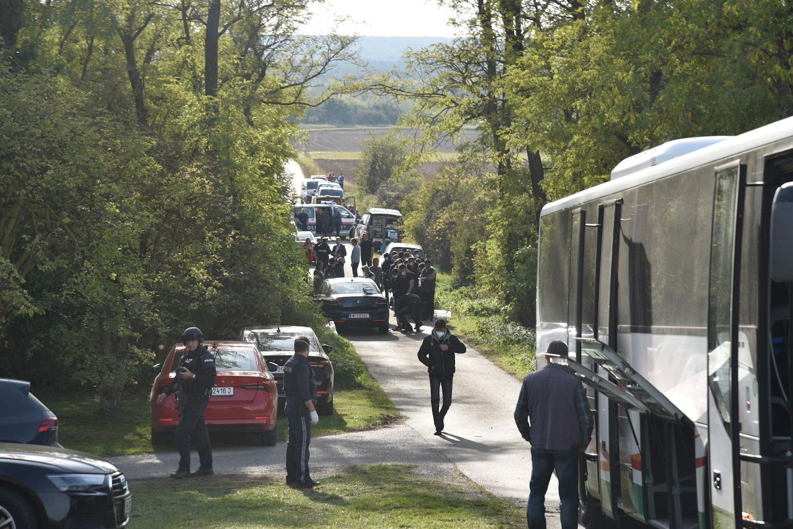 Zwei Flüchtlinge tot in voll besetztem Kleinbus entdeckt